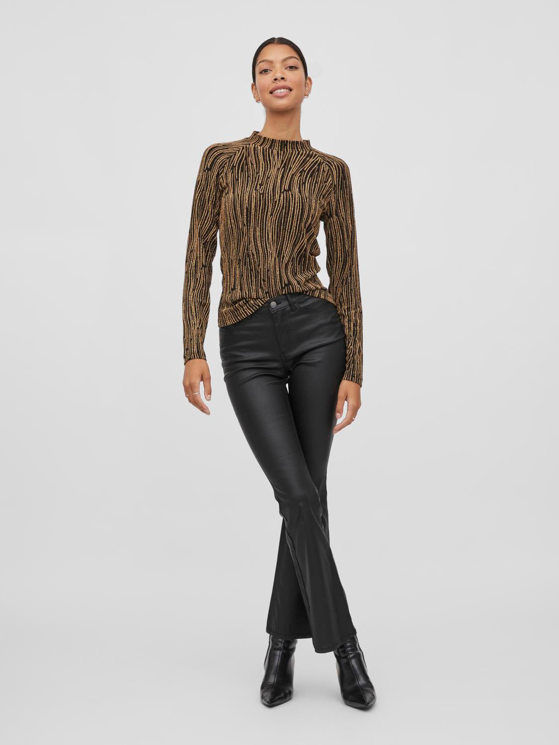 model_shot-front_full